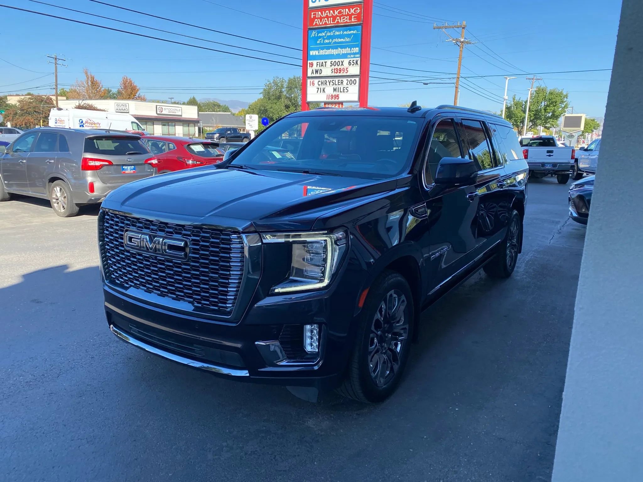 Used 2023 GMC Yukon XL Denali Ultimate image 4