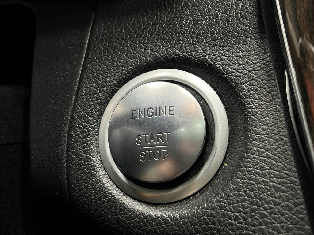 Used 2015 Mercedes-Benz C 300 4MATIC Sedan image 21