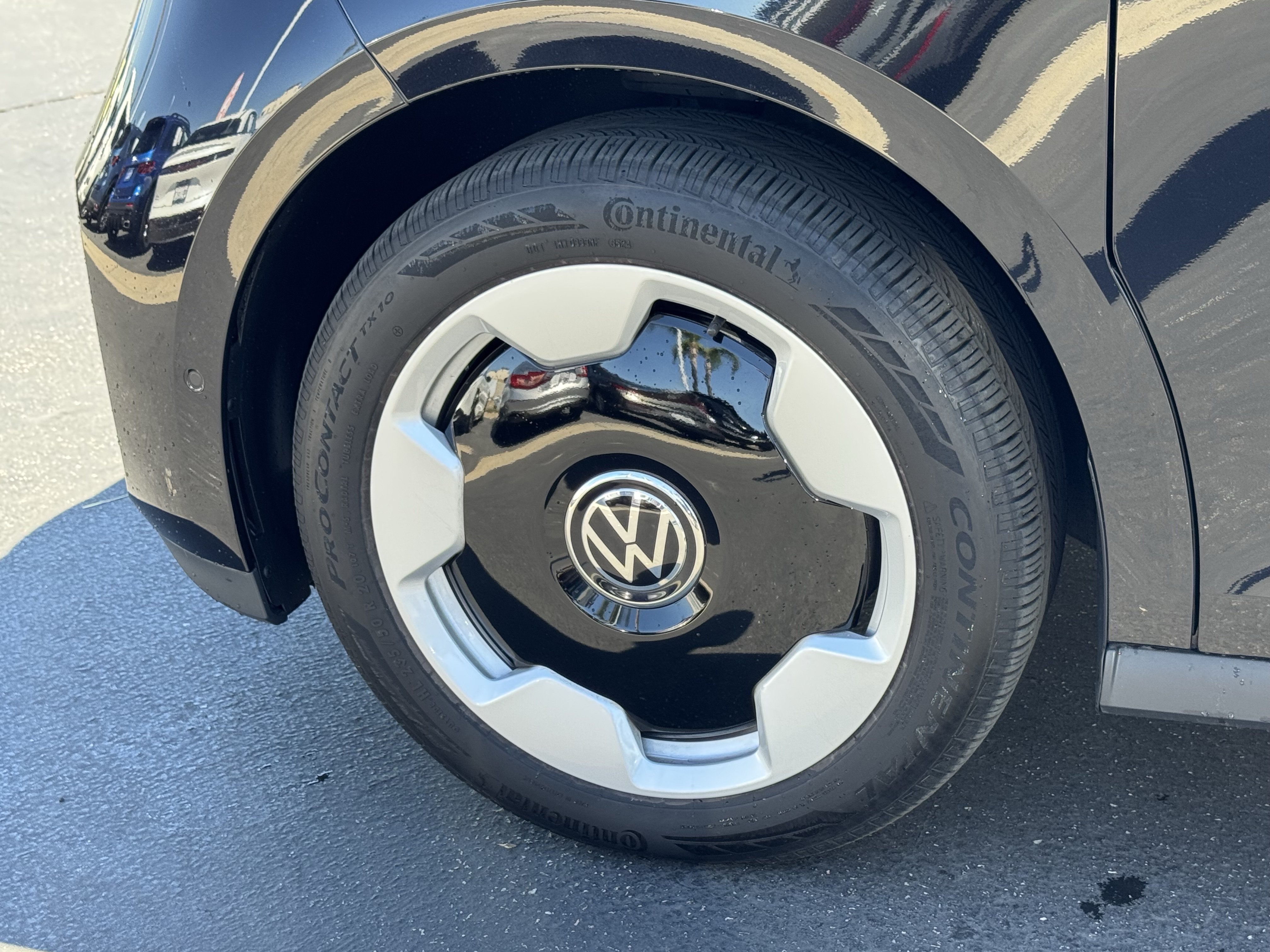 Certified 2025 Volkswagen ID. Buzz Pro S RWD image 11