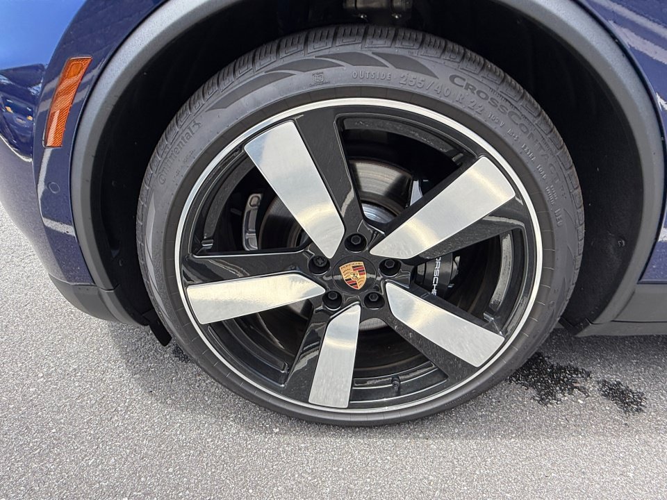 New 2025 Porsche Macan 4S Electric AWD/4WD image 11