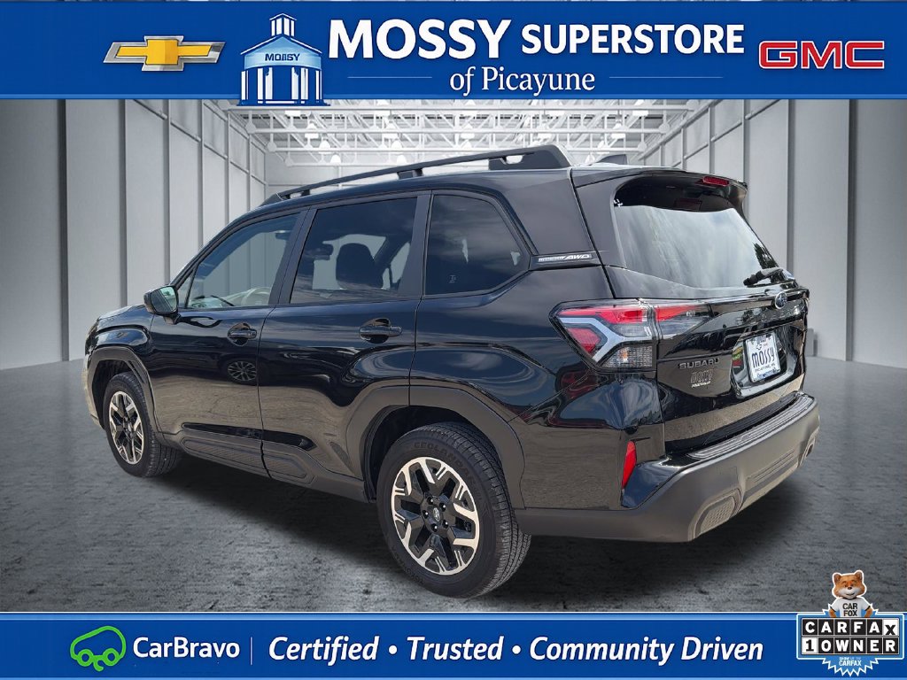 Used 2025 Subaru Forester Premium AWD/4WD image 4