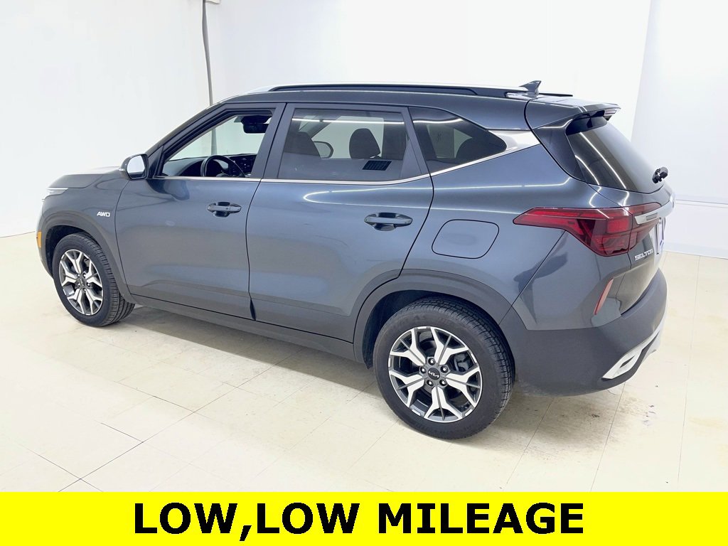 Used 2023 Kia Seltos EX image 2