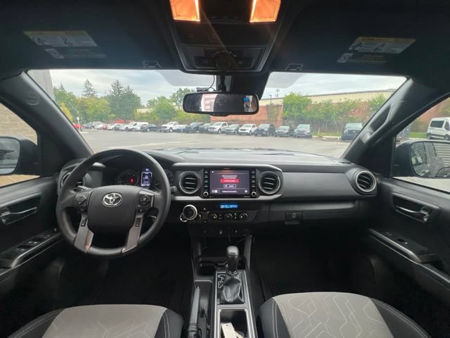 Used 2022 Toyota Tacoma TRD Off-Road AWD/4WD image 16