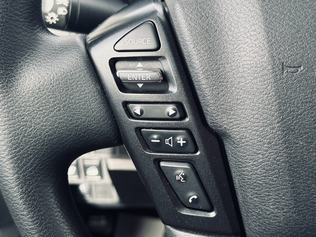 Used 2022 Nissan Frontier SV image 12