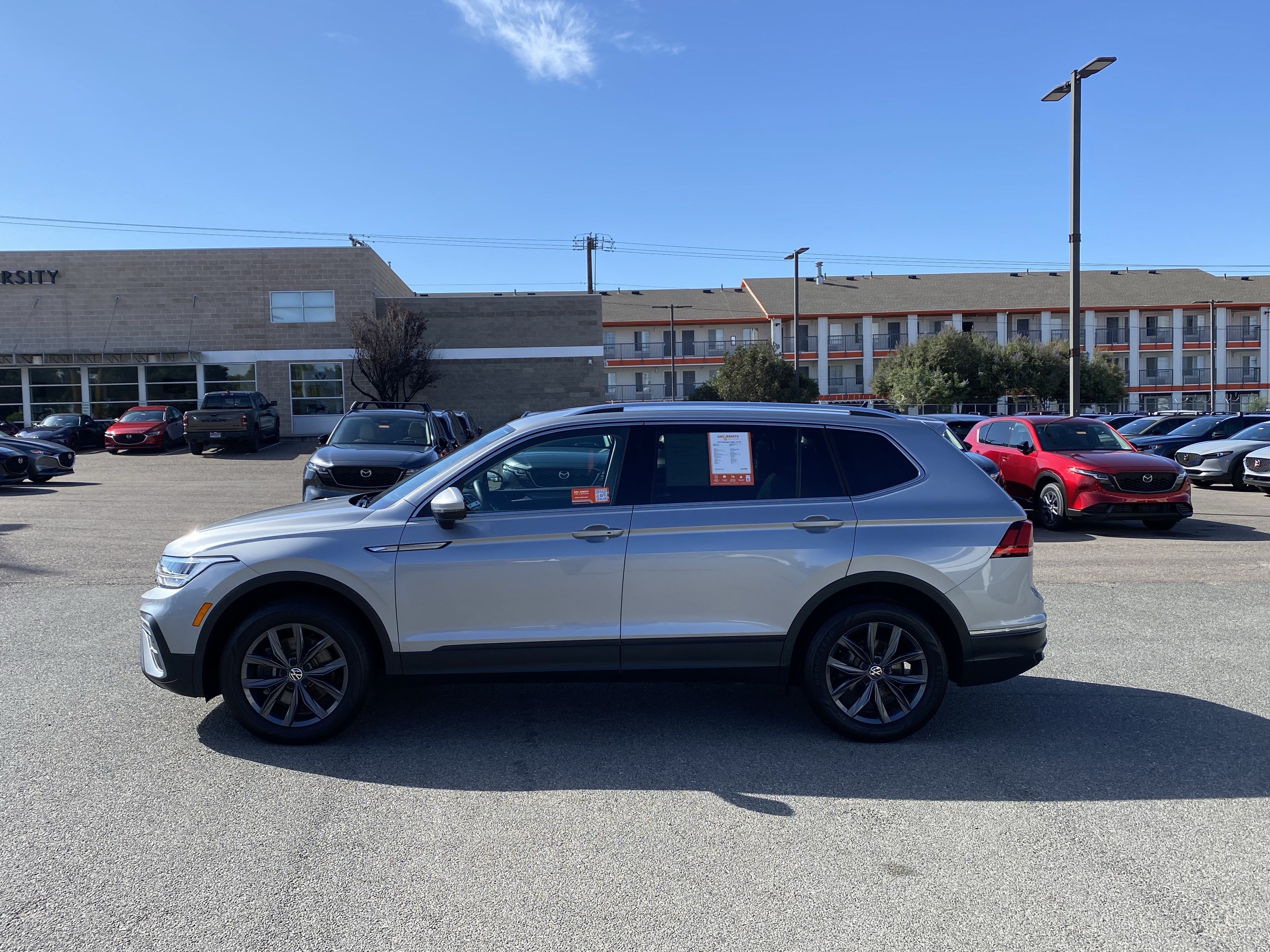 Certified 2023 Volkswagen Tiguan SE FWD image 50