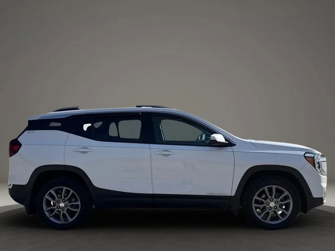 Used 2022 GMC Terrain SLT image 6