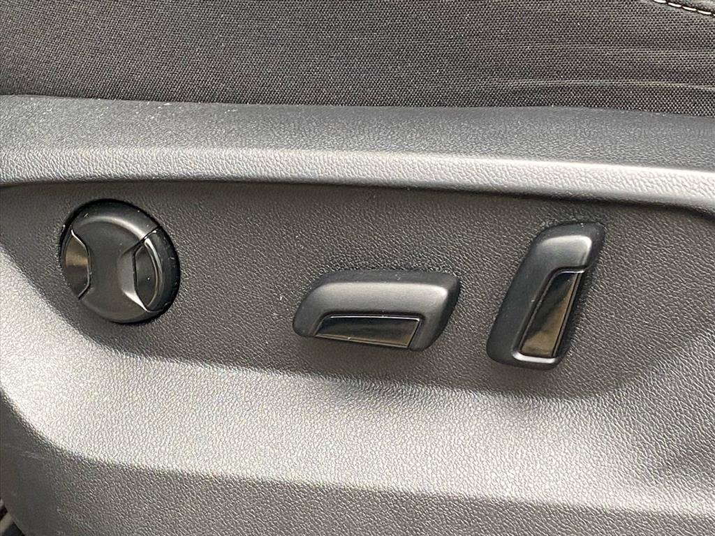 Used 2022 Volkswagen Atlas Cross Sport SE FWD image 13