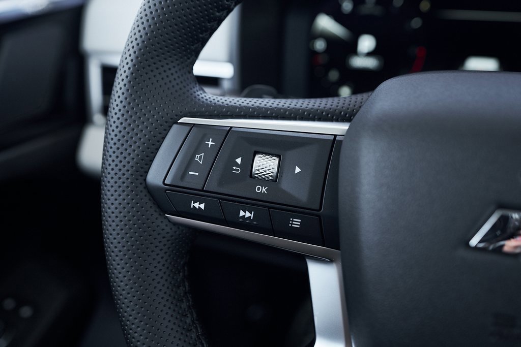 New 2025 Mitsubishi Outlander SE image 34