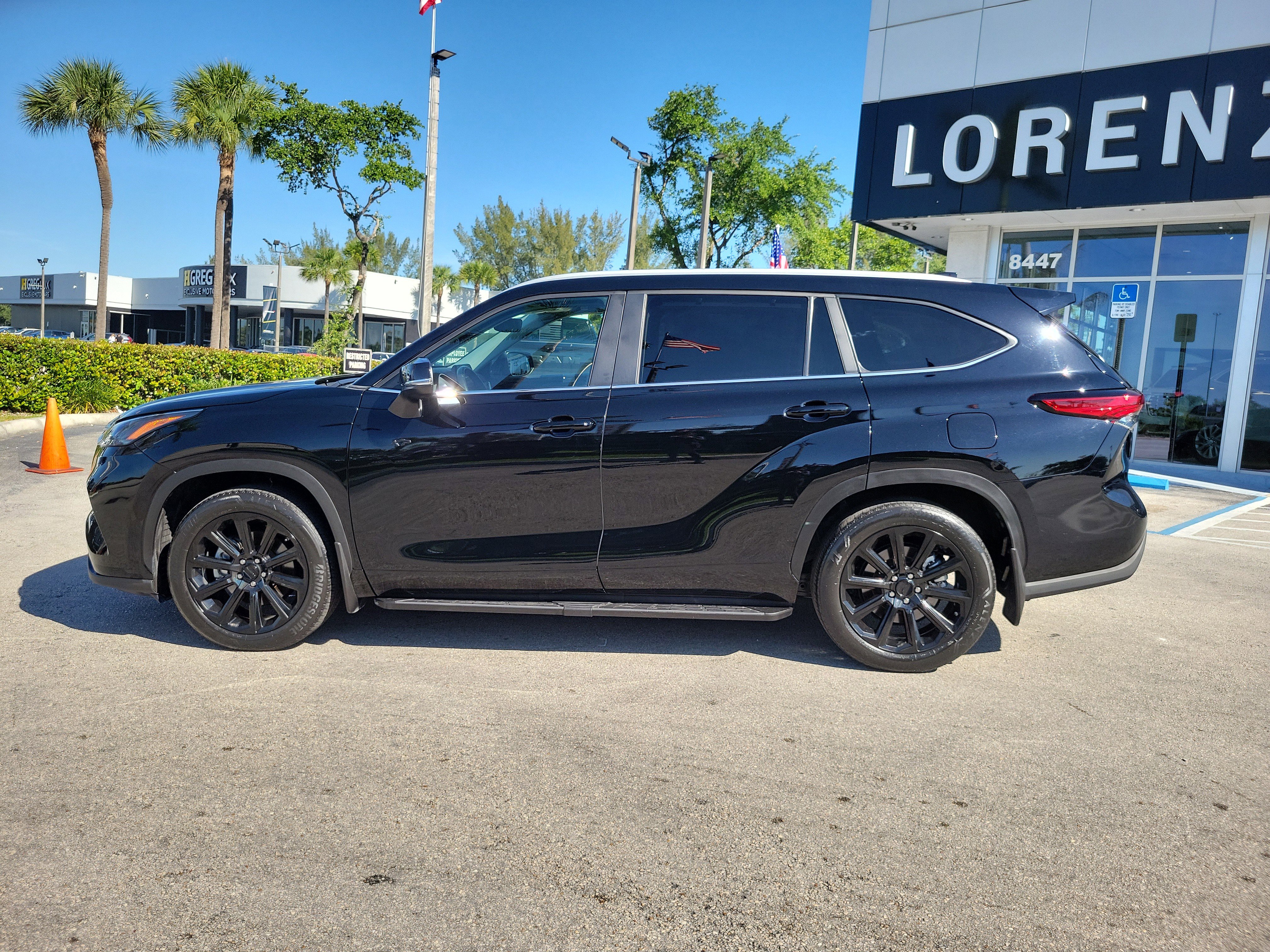 Used 2023 Toyota Highlander XLE FWD image 8