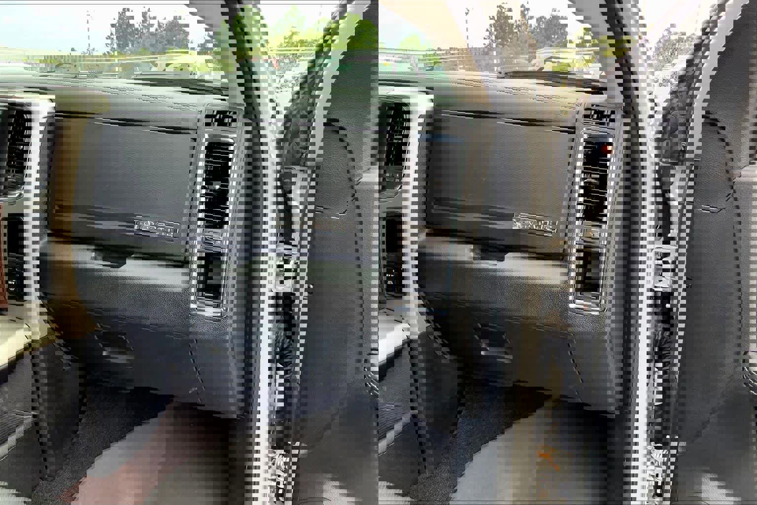 Used 2014 RAM 2500 Laramie w/ Protection Group image 18