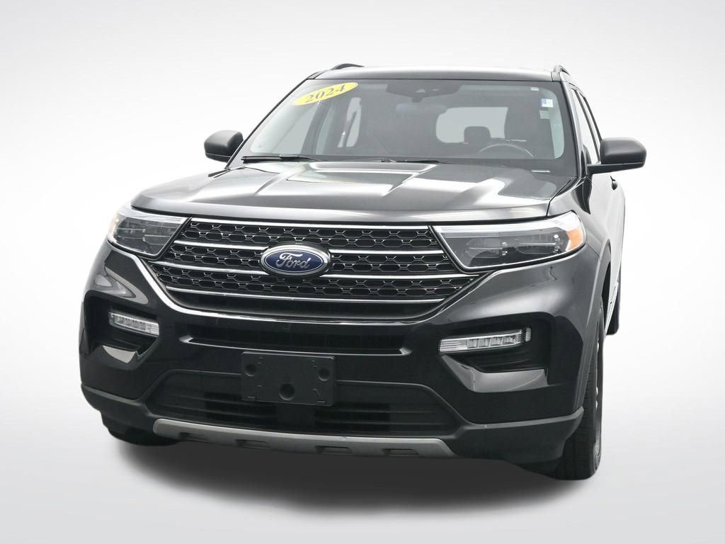 Used 2024 Ford Explorer XLT w/ Equipment Group 202A image 2