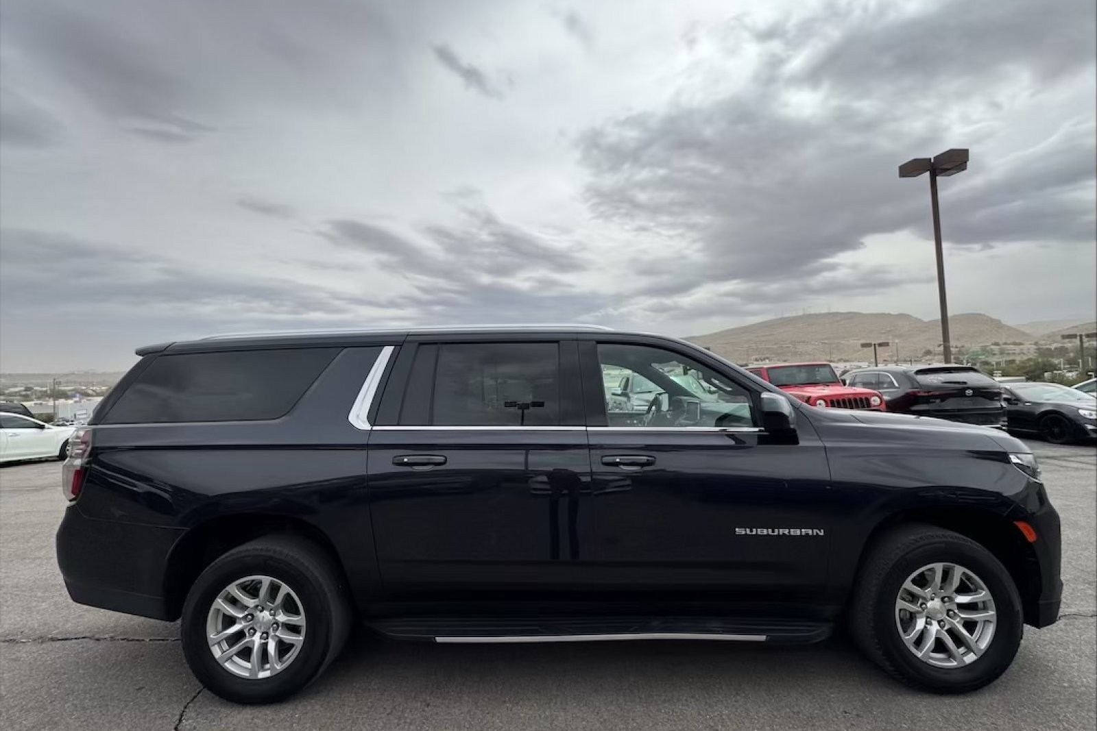 Used 2024 Chevrolet Suburban LT image 6