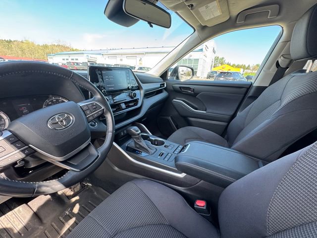 Used 2022 Toyota Highlander LE AWD/4WD image 39