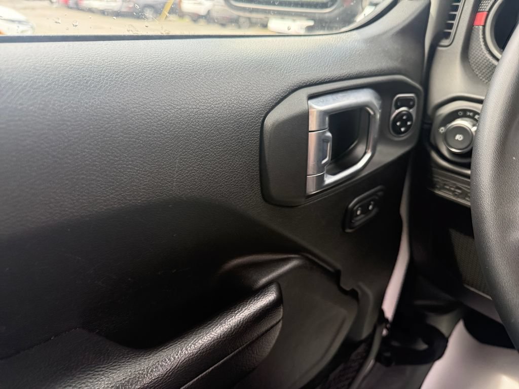 Used 2024 Jeep Wrangler Unlimited Rubicon AWD/4WD image 17