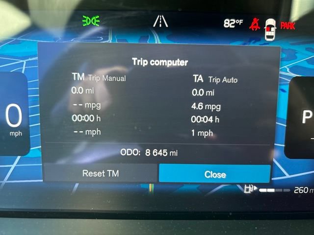 Certified 2025 Volvo XC40 B5 Plus AWD/4WD image 25