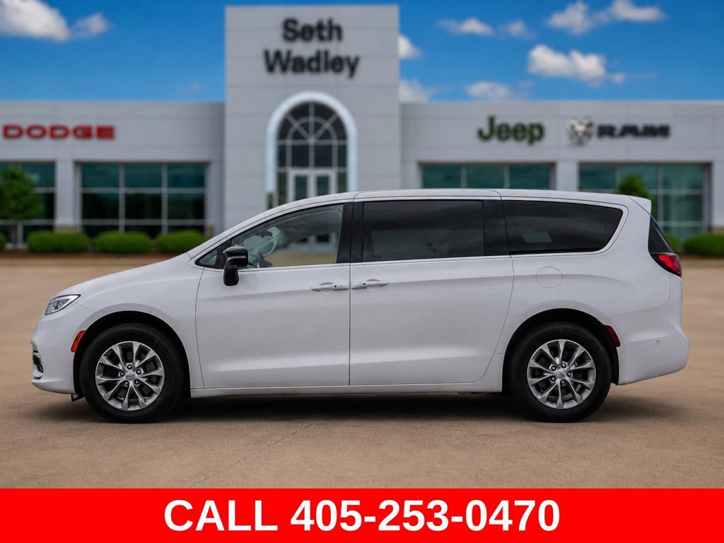 Used 2024 Chrysler Pacifica Touring-L AWD/4WD image 4