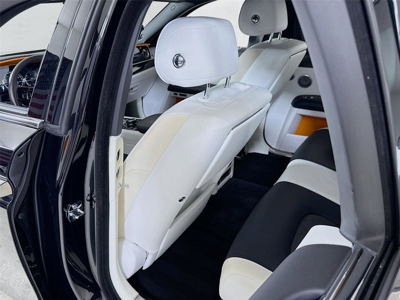 Used 2022 Rolls-Royce Ghost w/ Ghost Package image 27