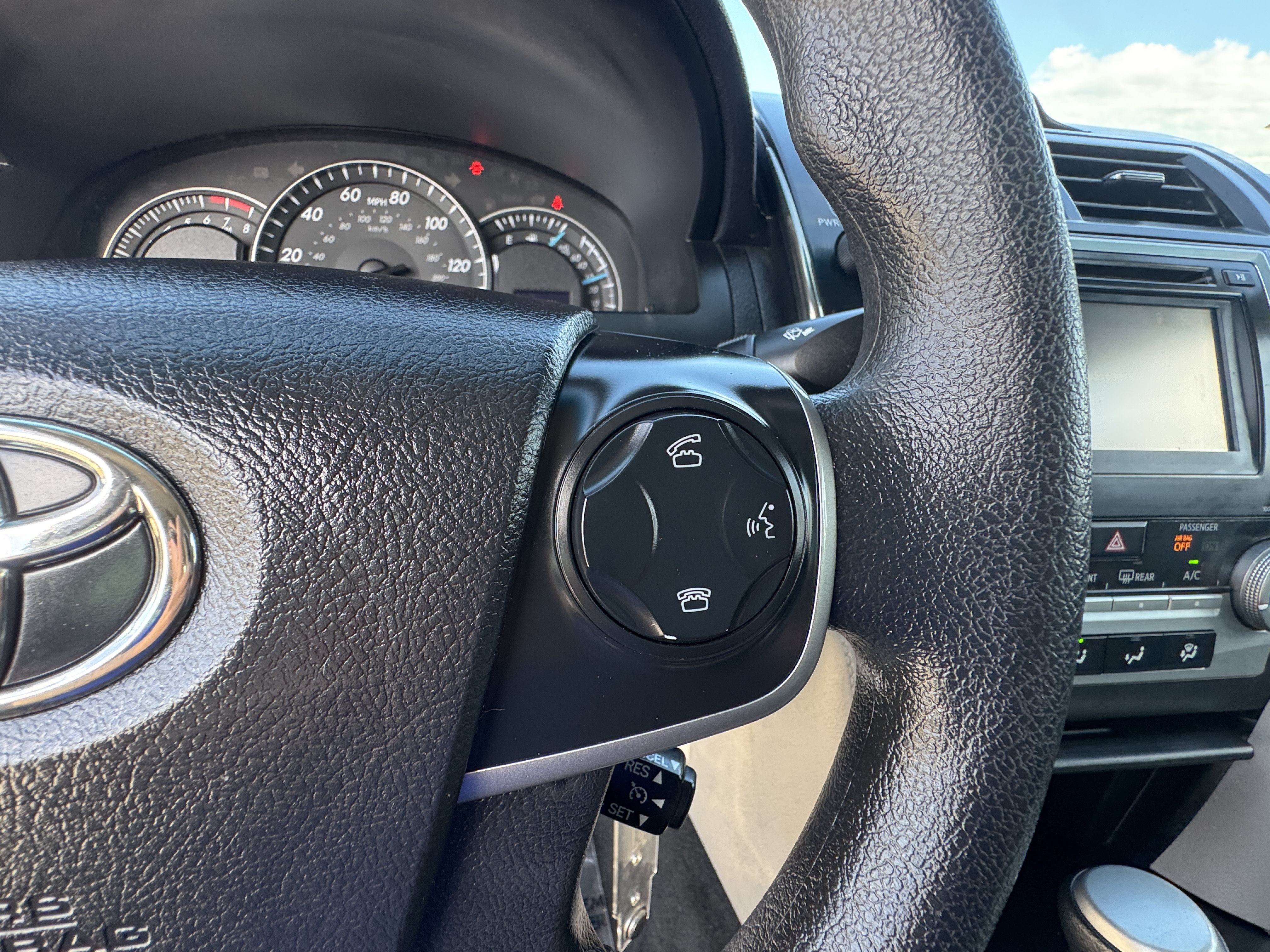 Used 2014 Toyota Camry LE FWD image 25