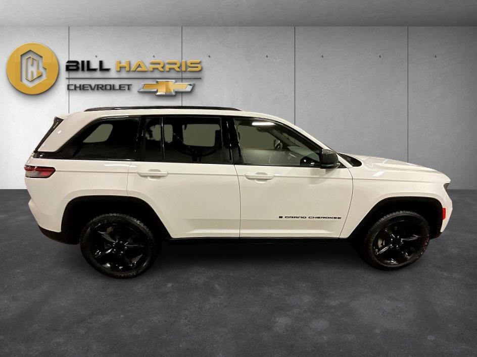 Used 2023 Jeep Grand Cherokee Altitude image 10