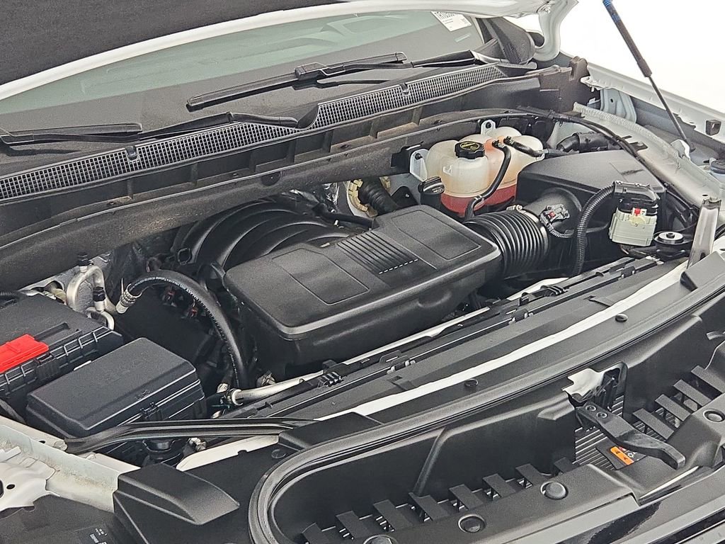 Used 2025 Chevrolet Suburban LS image 36