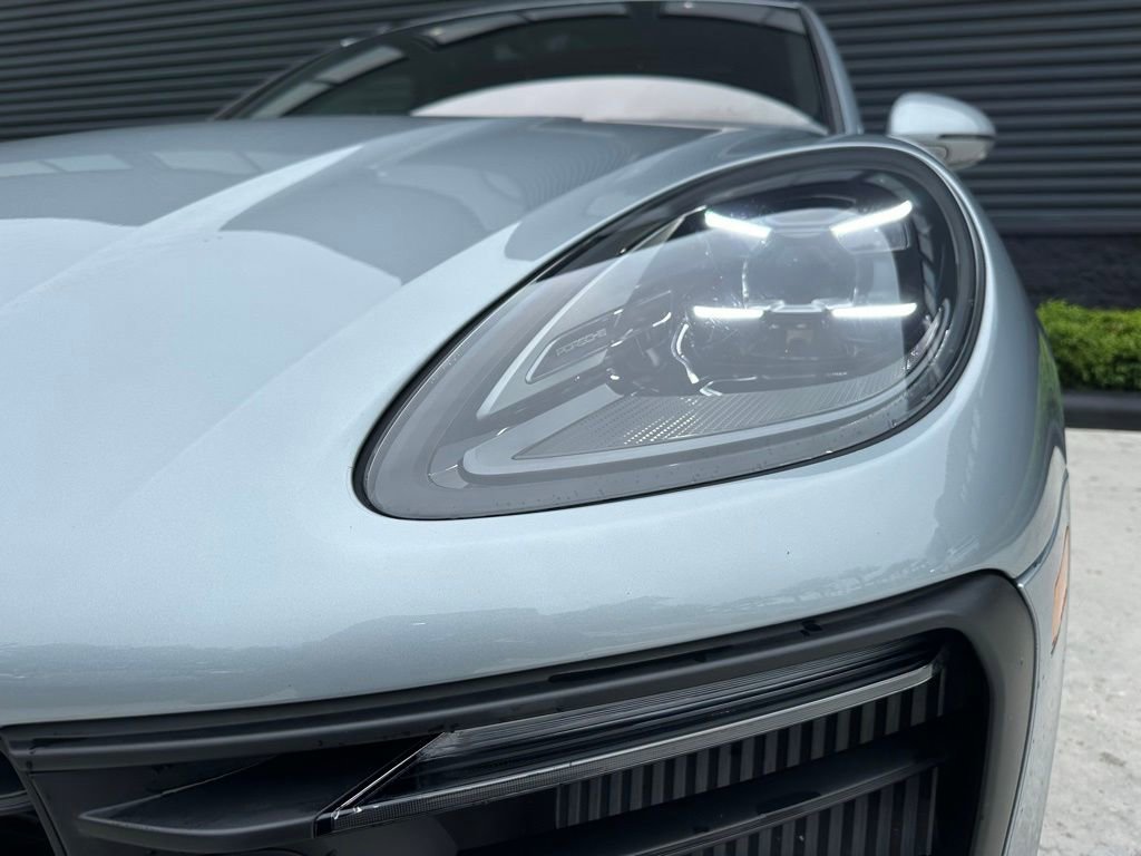 Certified 2025 Porsche Macan GTS AWD/4WD image 9