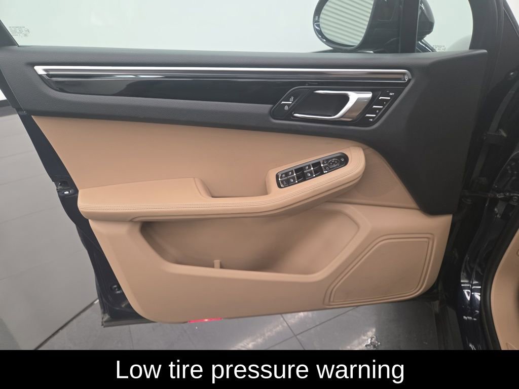 Used 2023 Porsche Macan image 11