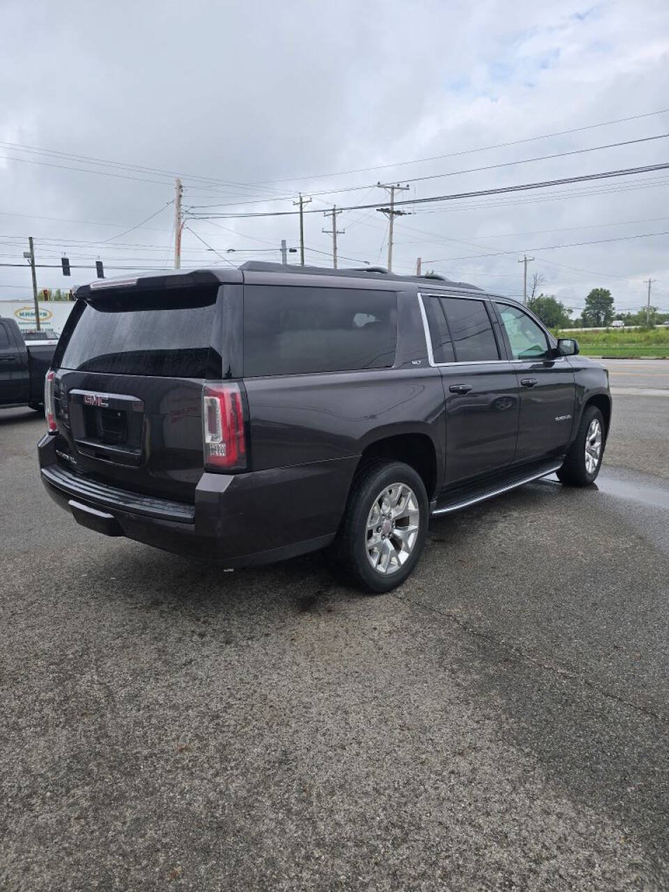 Used 2016 GMC Yukon XL SLT w/ Open Road Package AWD/4WD image 4