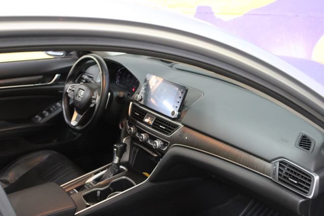 Used 2018 Honda Accord Touring image 12