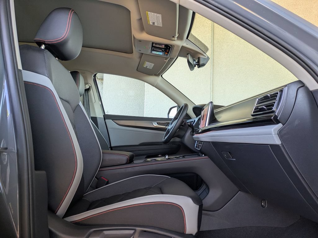 Used 2025 Volkswagen Atlas Peak Edition SE AWD/4WD image 11