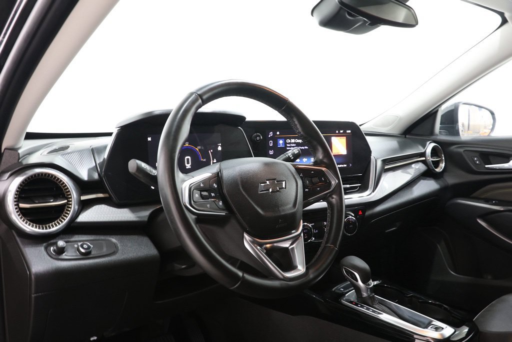 Used 2025 Chevrolet Trax ACTIV w/ Sunroof Package FWD image 15