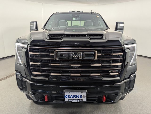 Used 2025 GMC Sierra 2500 AT4X image 3