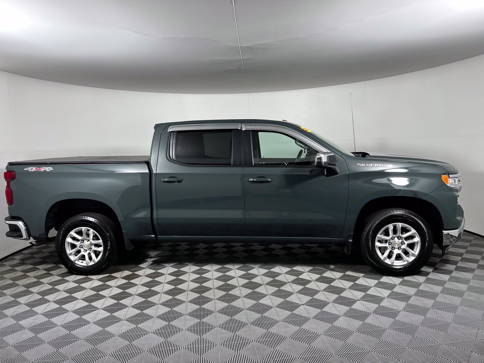 Used 2025 Chevrolet Silverado 1500 LT AWD/4WD image 4