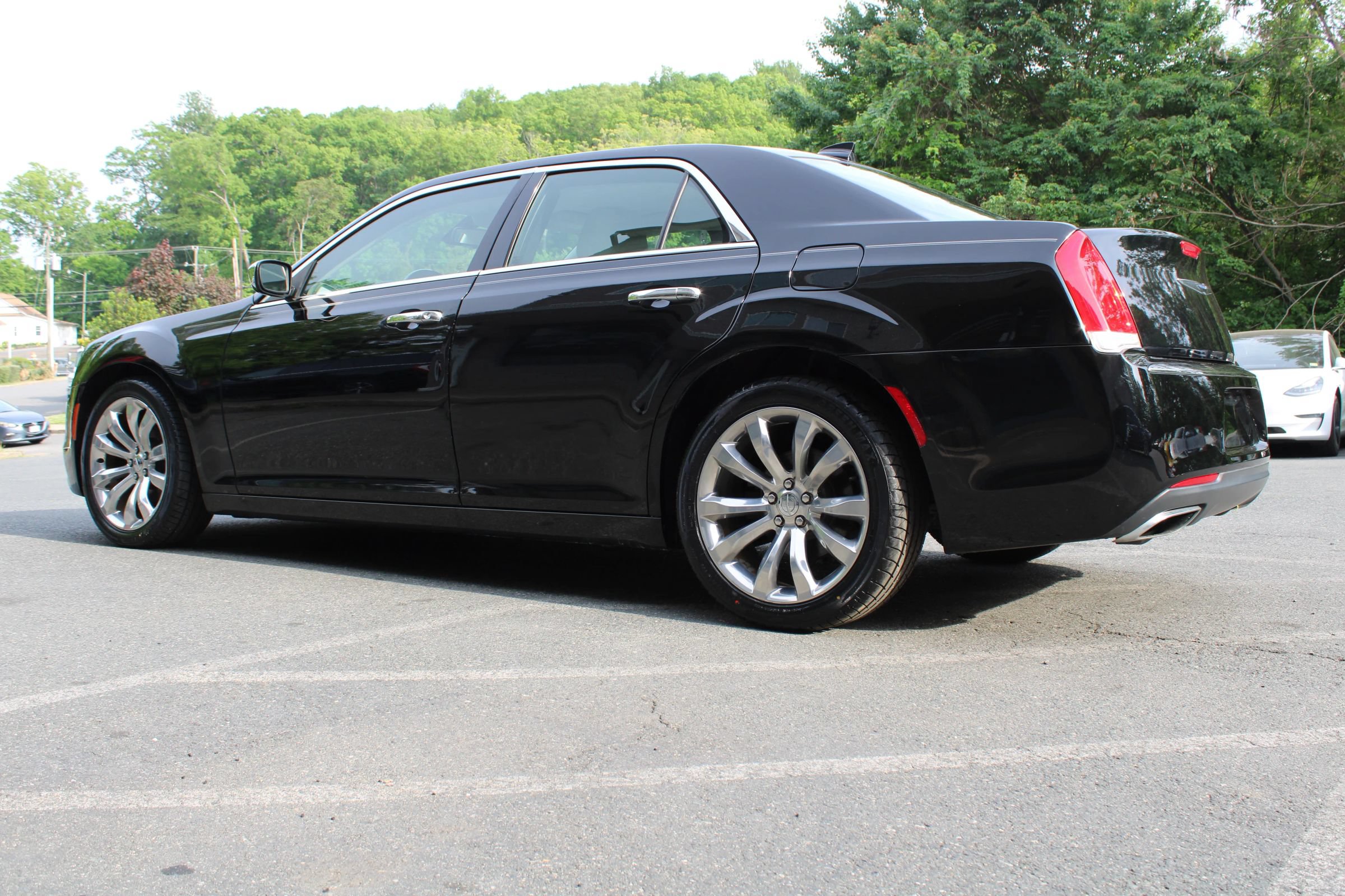 Used 2018 Chrysler 300 Limited RWD image 5