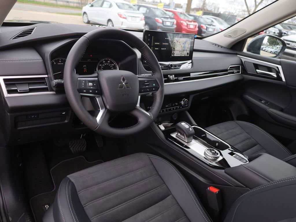 New 2025 Mitsubishi Outlander SE image 34