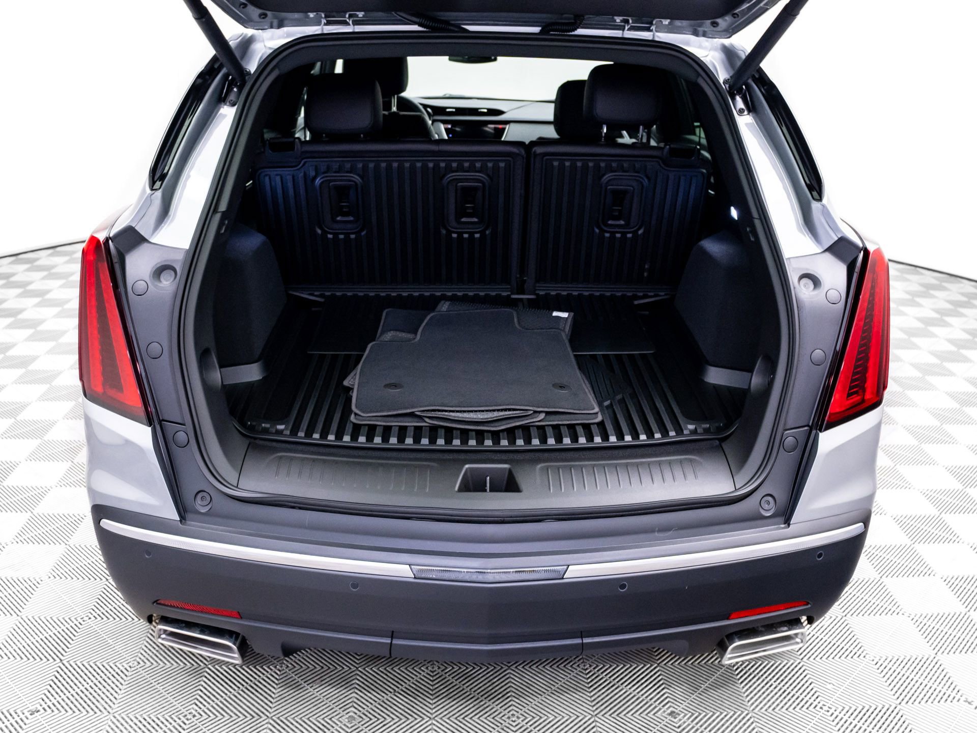 New 2026 Cadillac XT5 Luxury w/ LPO, Floor Liner Package AWD/4WD image 29