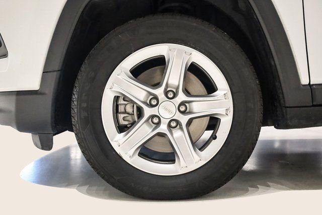 Used 2023 Jeep Compass Latitude image 9