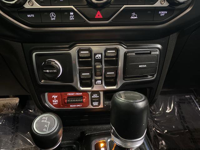 Used 2023 Jeep Gladiator Rubicon w/ Cold Weather Group AWD/4WD image 26