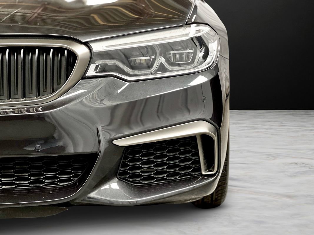 Used 2018 BMW M550i xDrive image 9
