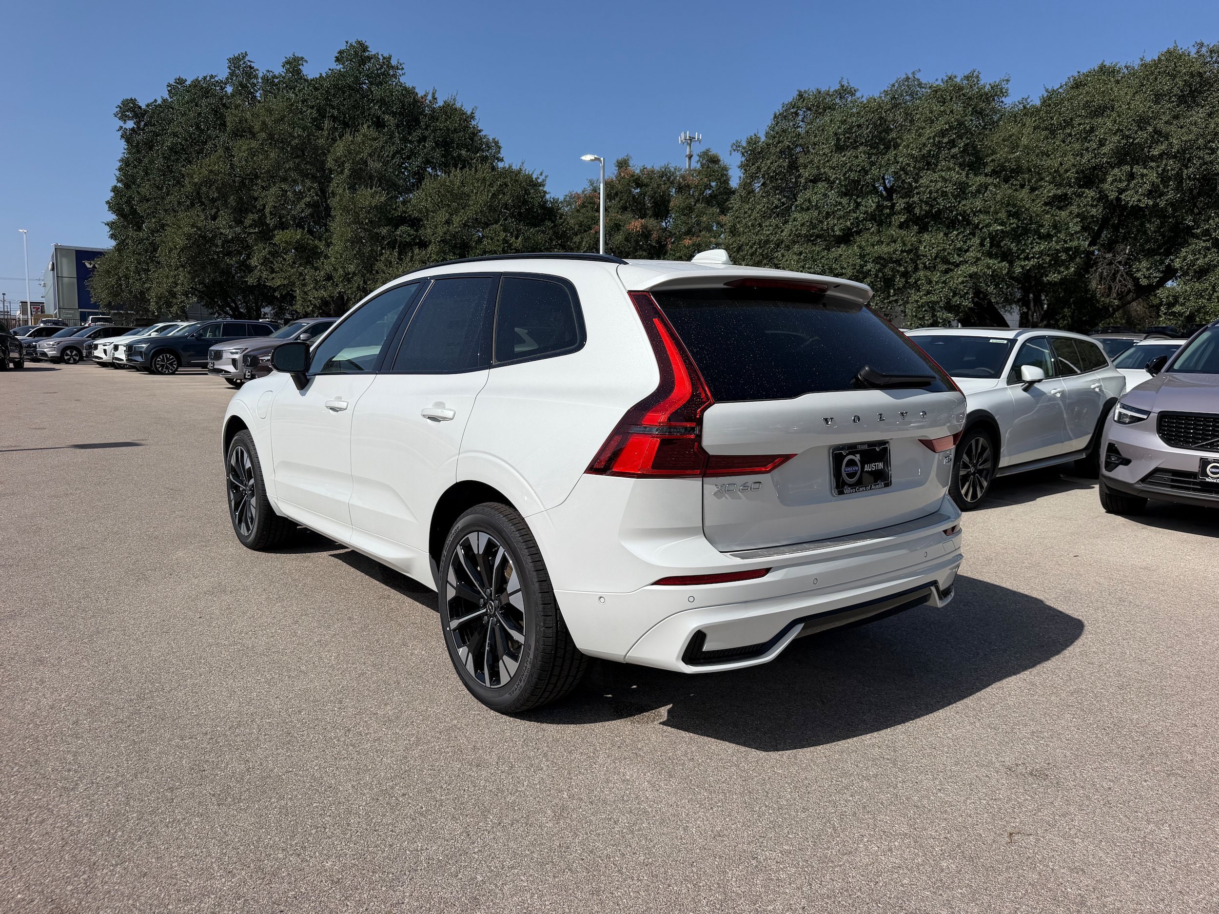 New 2026 Volvo XC60 T8 Plus w/ Protection Package Premier AWD/4WD image 4