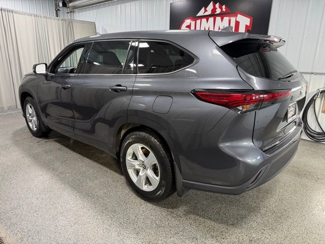 Used 2020 Toyota Highlander LE image 6