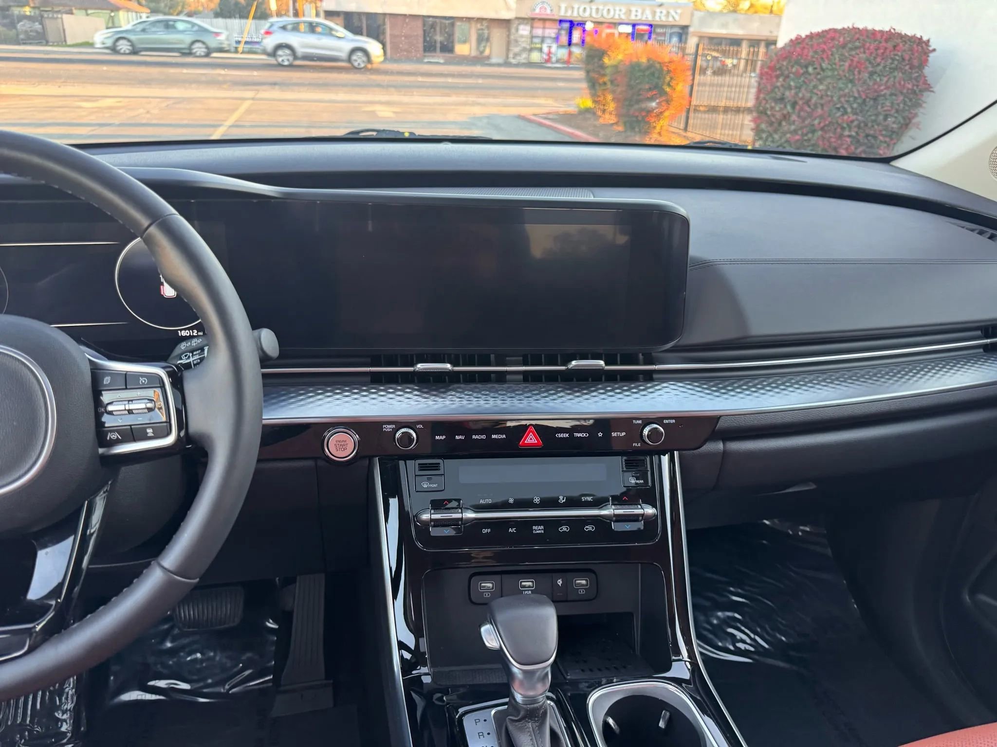 Used 2024 Kia Carnival SX Prestige image 24