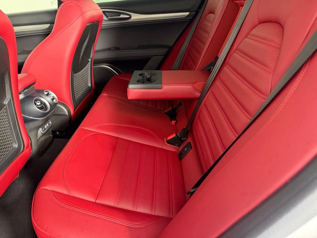 Used 2023 Alfa Romeo Stelvio Veloce AWD/4WD image 19