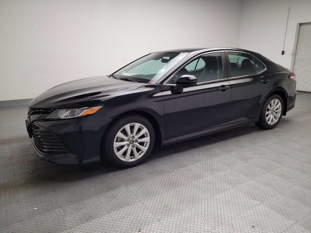 Used 2020 Toyota Camry LE image 2