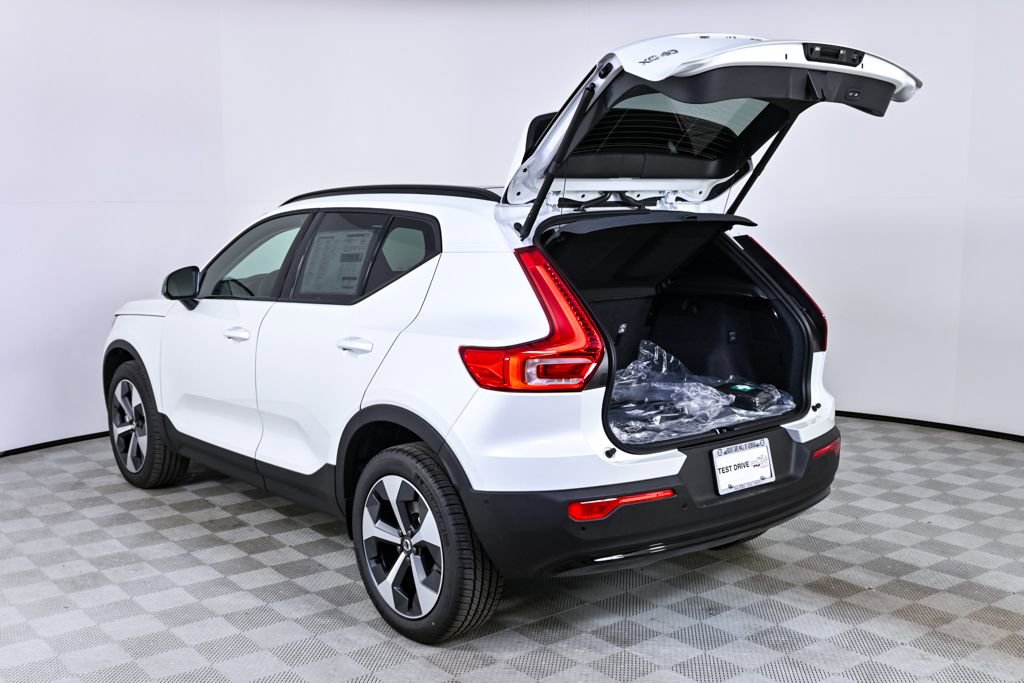 New 2026 Volvo XC40 B5 Plus w/ Protection Package Premier image 31