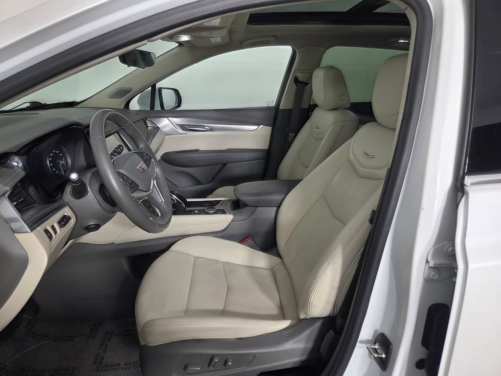 Used 2023 Cadillac XT5 Premium Luxury w/ Technology Package AWD/4WD image 9