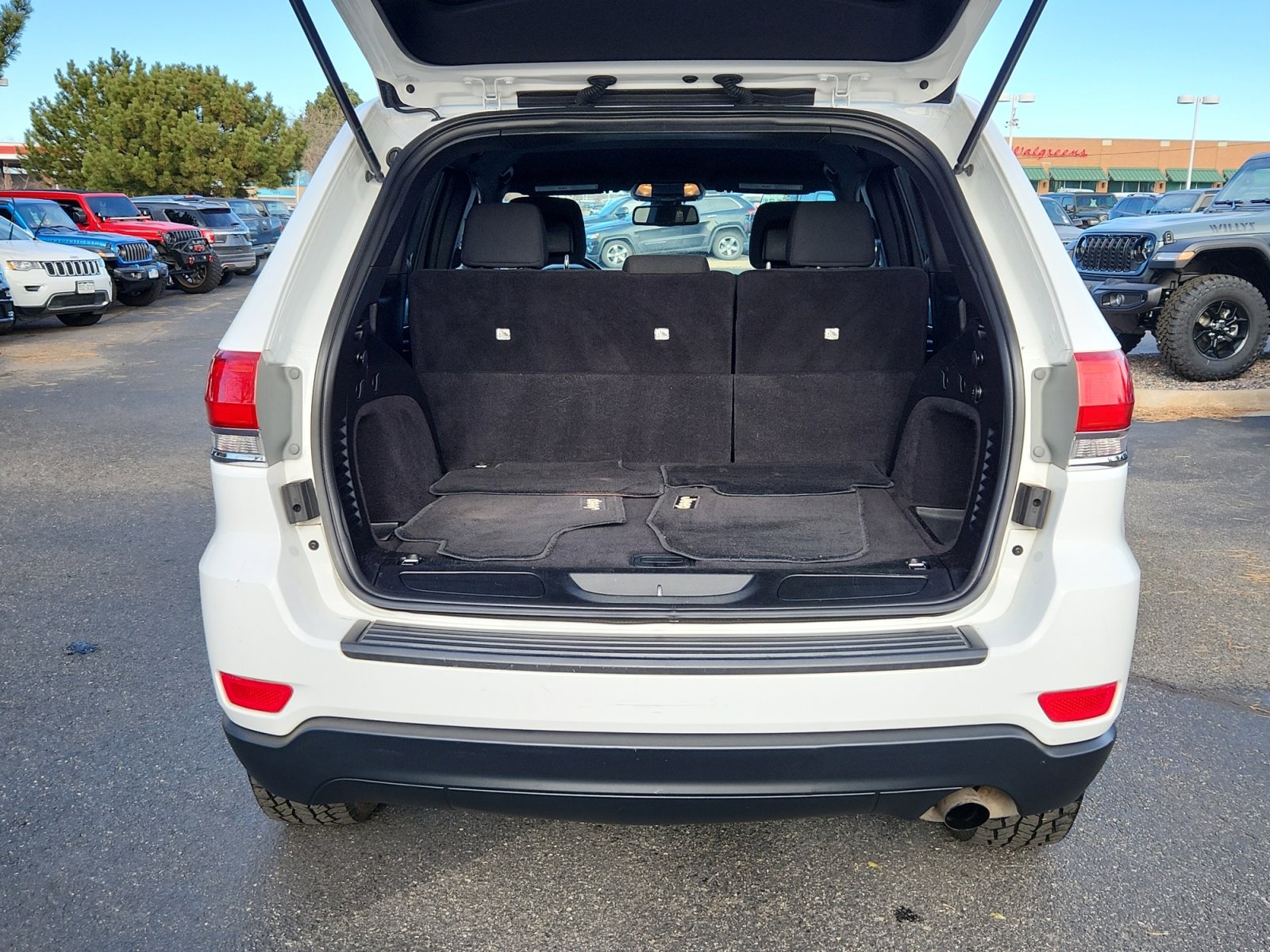 Used 2014 Jeep Grand Cherokee Laredo w/ Quick Order Package 23E image 34