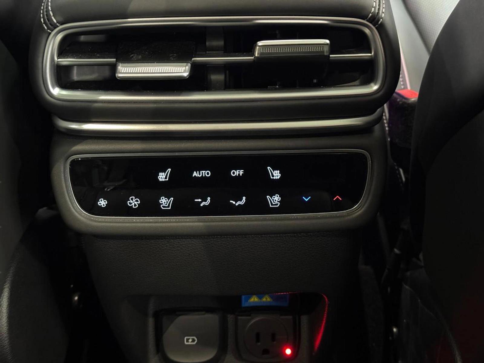 Used 2025 Genesis GV80 3.5T Prestige image 12