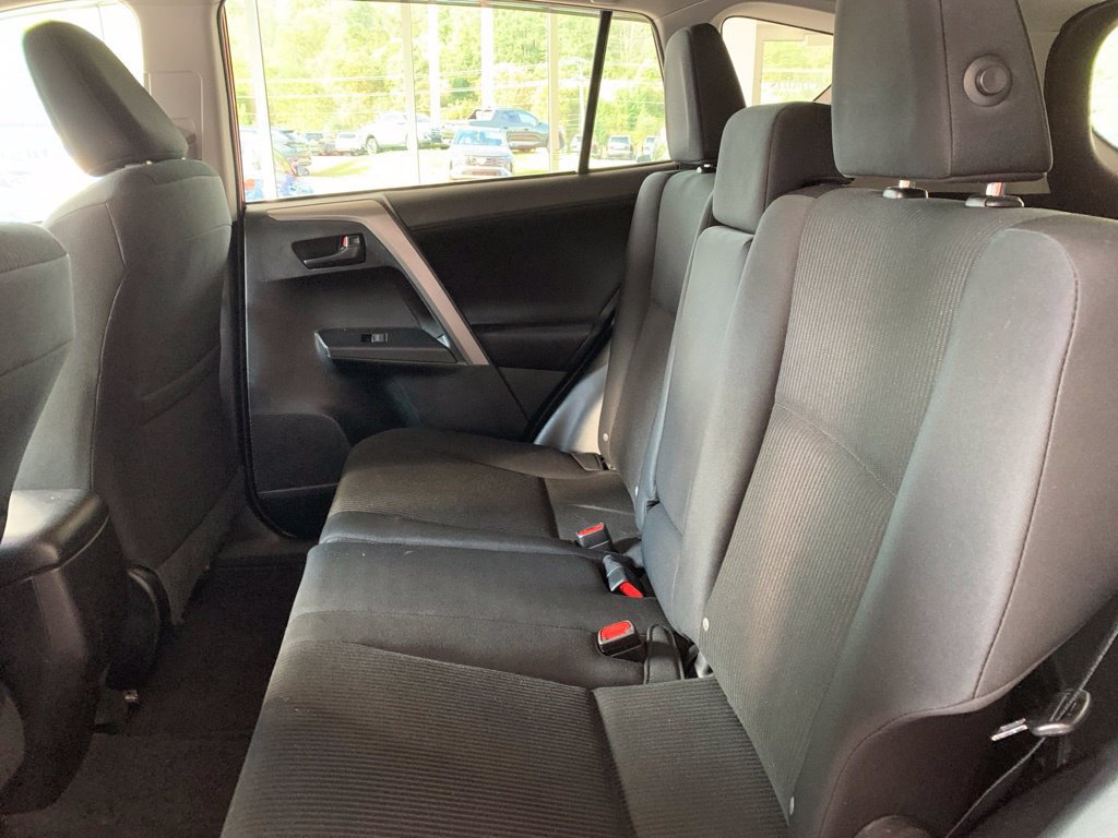 Used 2017 Toyota RAV4 LE AWD/4WD image 10