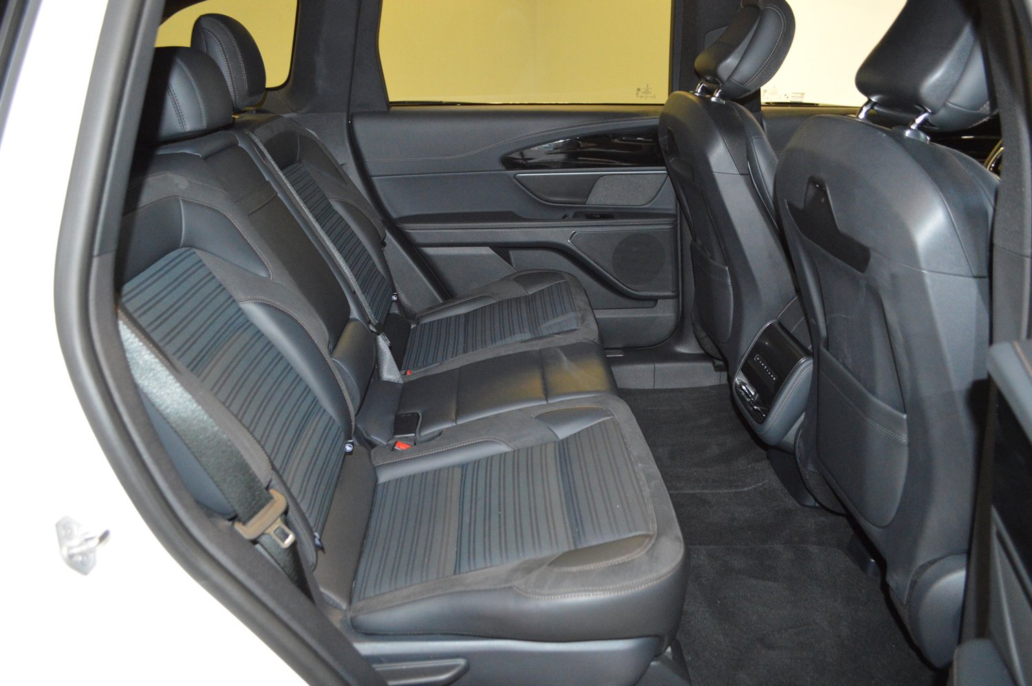 Used 2024 Lincoln Nautilus Reserve w/ Jet Appearance Package (87T) AWD/4WD image 12