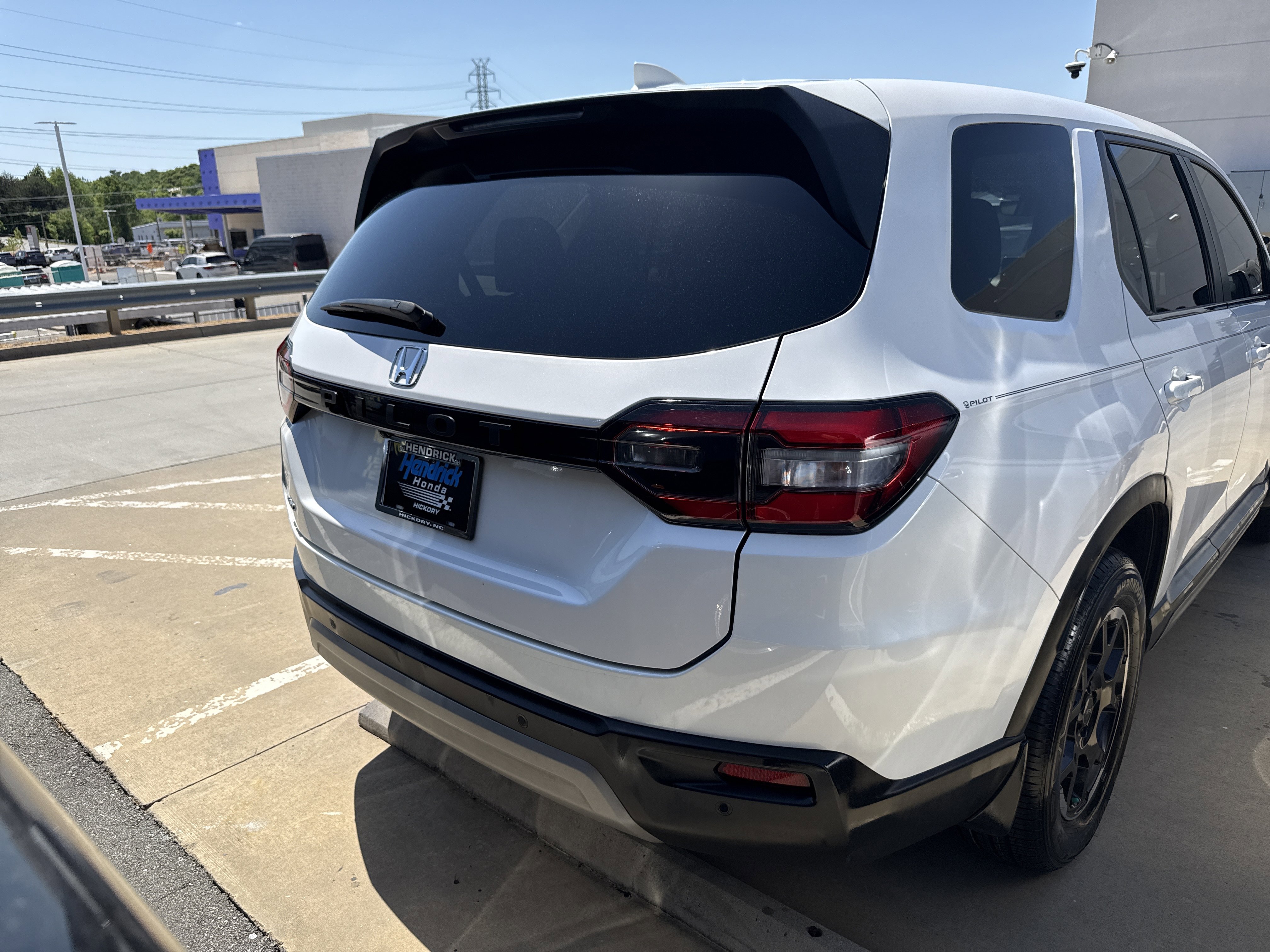 Used 2025 Honda Pilot EX-L image 9